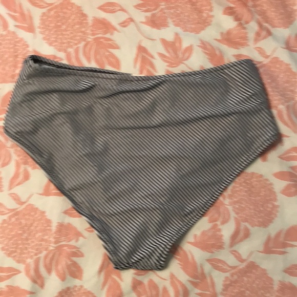 Sweet Ruffled Swimsuit - Picture 3 of 6